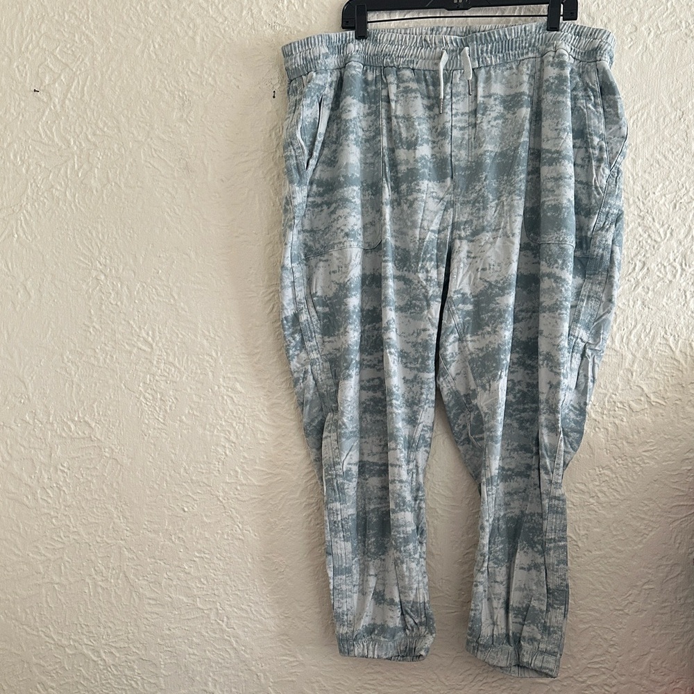 Athleta Farallon Jogger Fog Camo Green Abstract Pattern Plus 3X - Picture 5 of 11